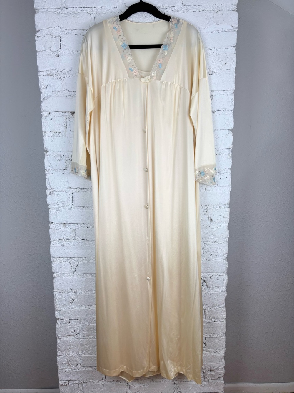 Vintage Vanity Fair Romantic Yellow Floral Embroidered Mumu House Robe 38